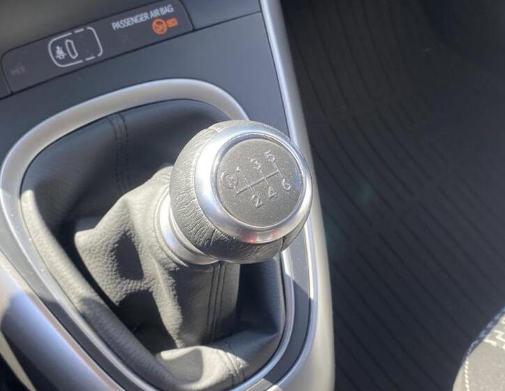 Toyota Verso 25