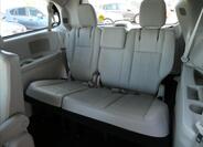 Chrysler Town & Country 17