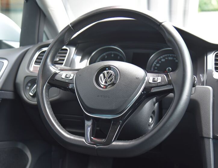 Volkswagen Golf 25