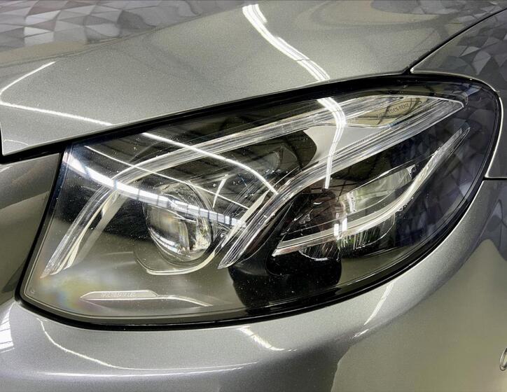 Mercedes-Benz Třídy E 8