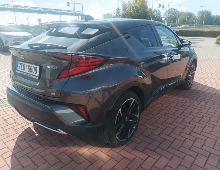 Toyota C-HR 4
