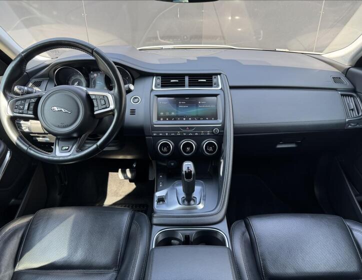 Jaguar E-Pace 13