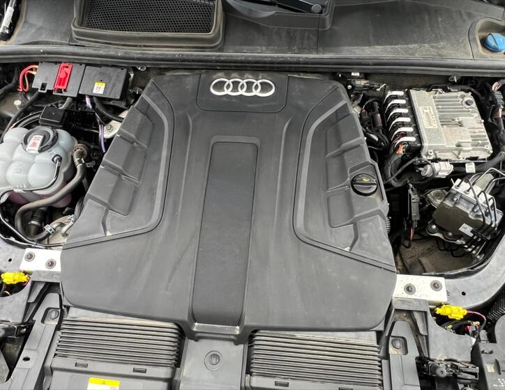 Audi Q7 8