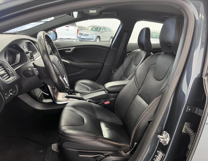 Volvo V40 16