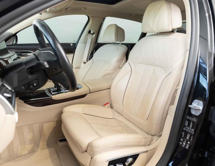 BMW Řada 7 18