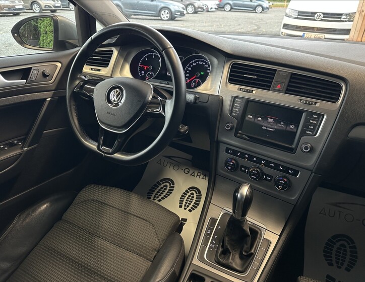 Volkswagen Golf 10