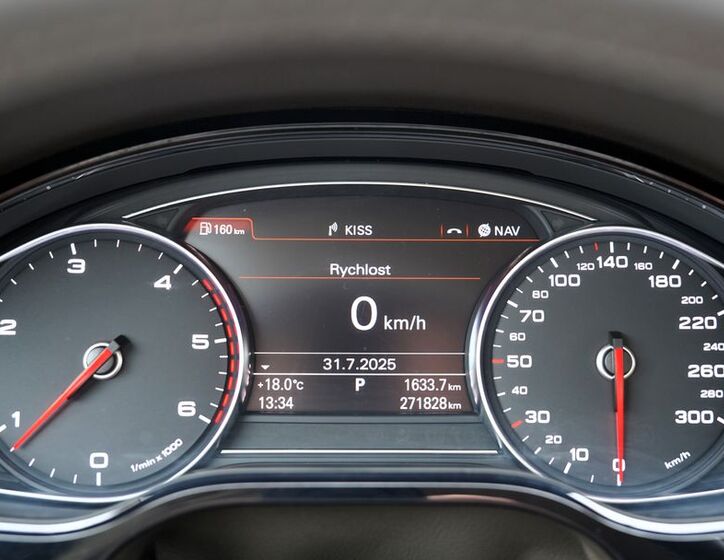 Audi A8 32
