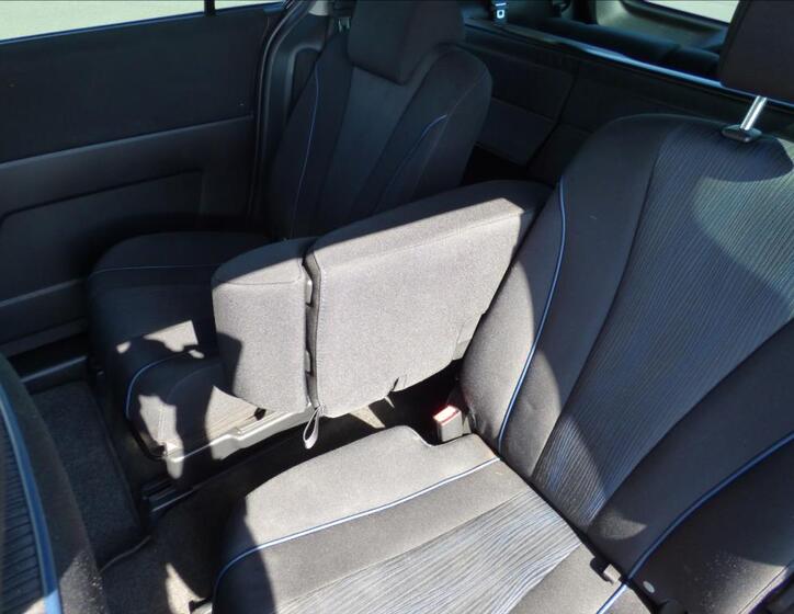 Mazda 5 32