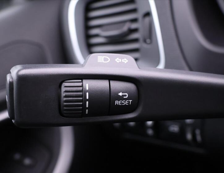 Volvo V40 18