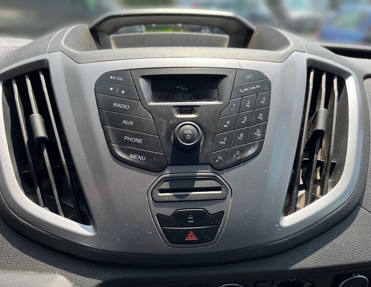 Ford Transit 9