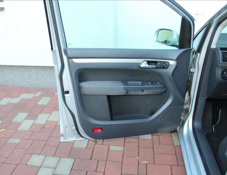 Volkswagen Touran 13