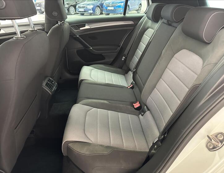 Volkswagen Golf 22