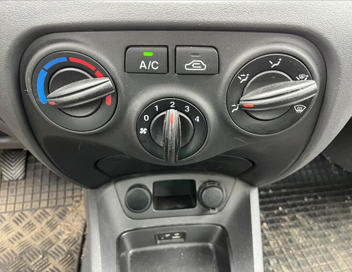 KIA Rio 18
