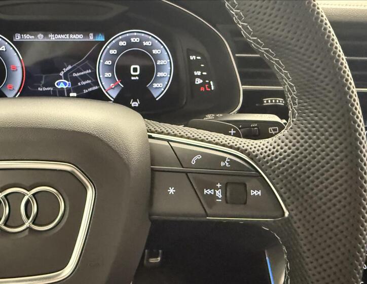 Audi Q8 19