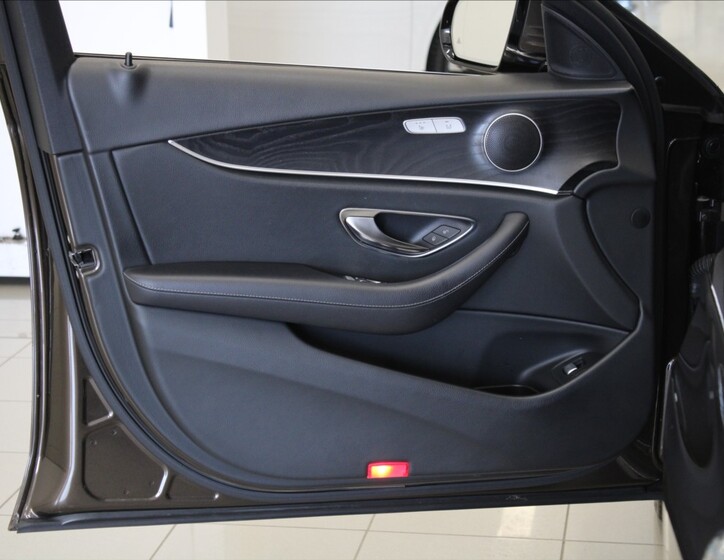 Mercedes-Benz Třídy E 20