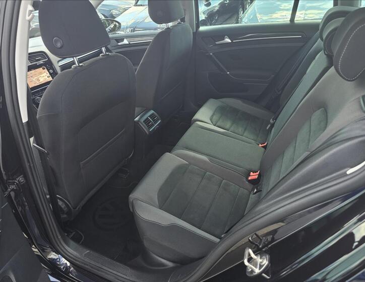 Volkswagen Golf 21