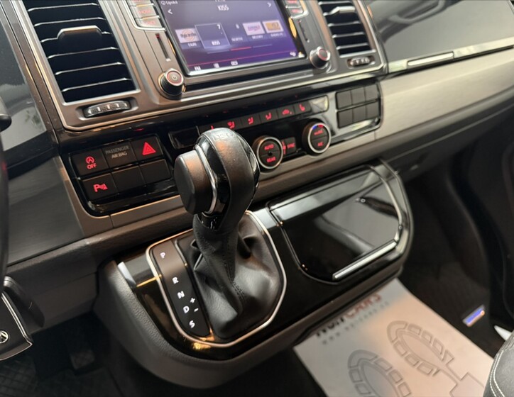 Volkswagen Multivan 13