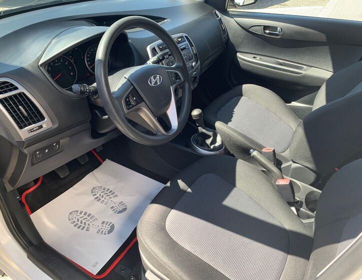 Hyundai i20 15