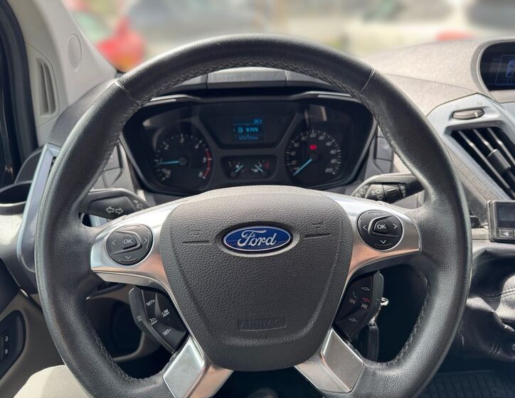 Ford Tourneo Custom 8
