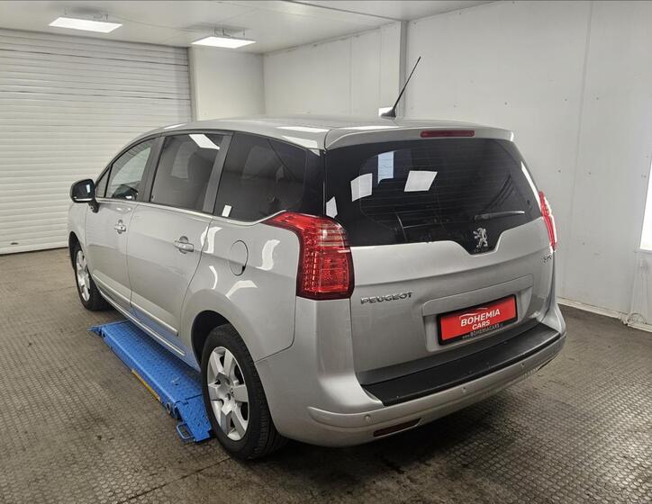 Peugeot 5008 6