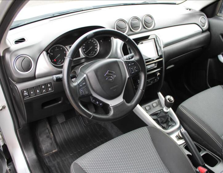 Suzuki Vitara 10