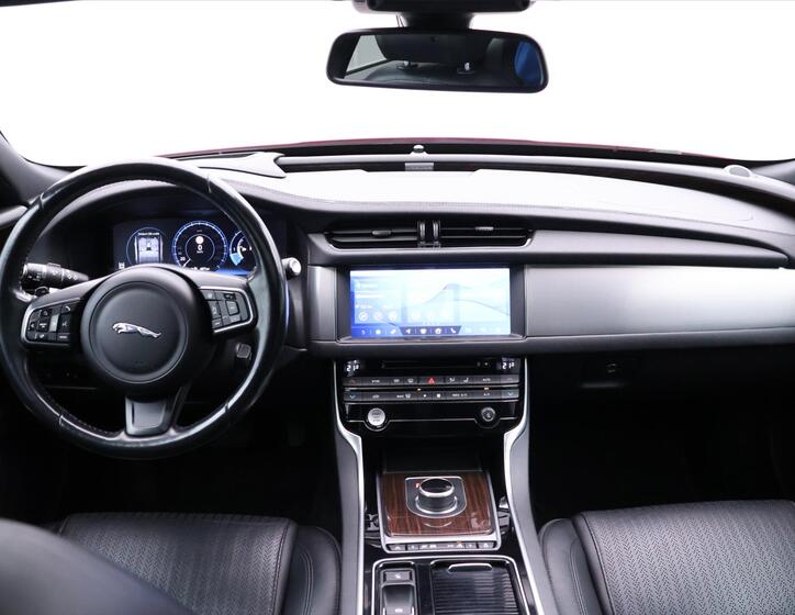 Jaguar XF 37