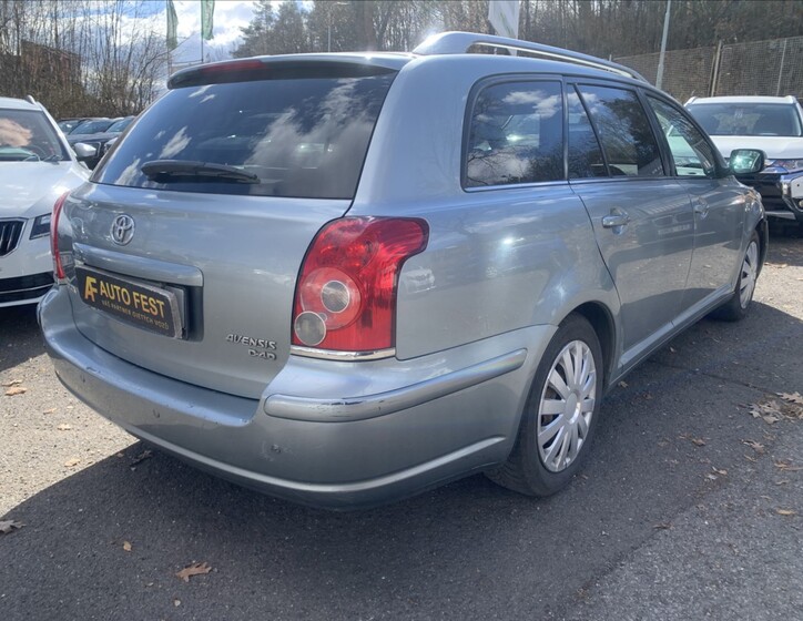 Toyota Avensis 8