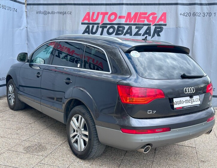 Audi Q7 8
