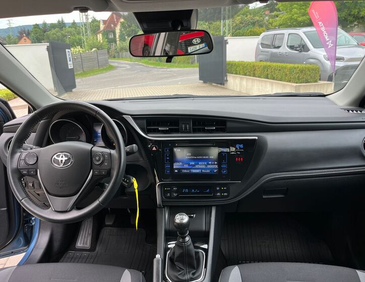 Toyota Auris 18
