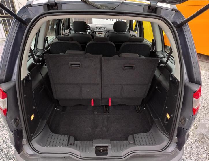 Ford Galaxy 14