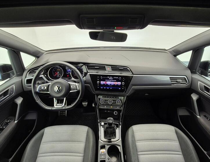 Volkswagen Touran 8