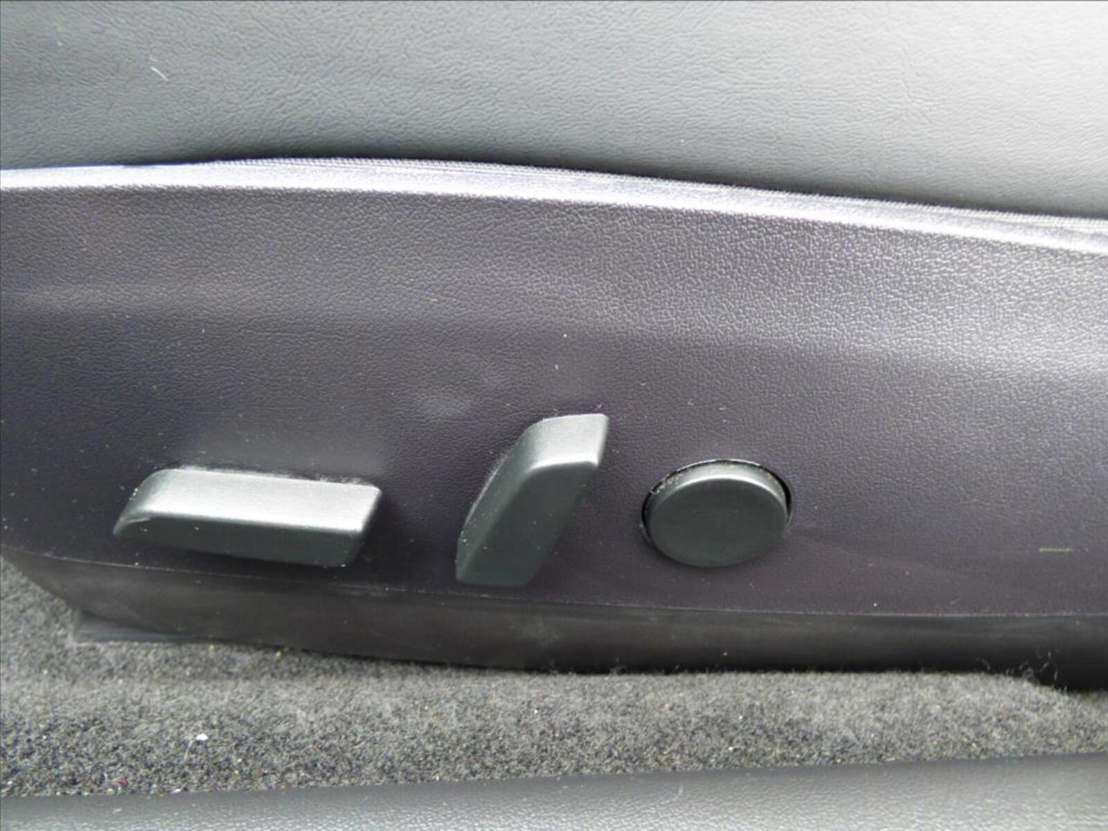 Tesla Model 3 32