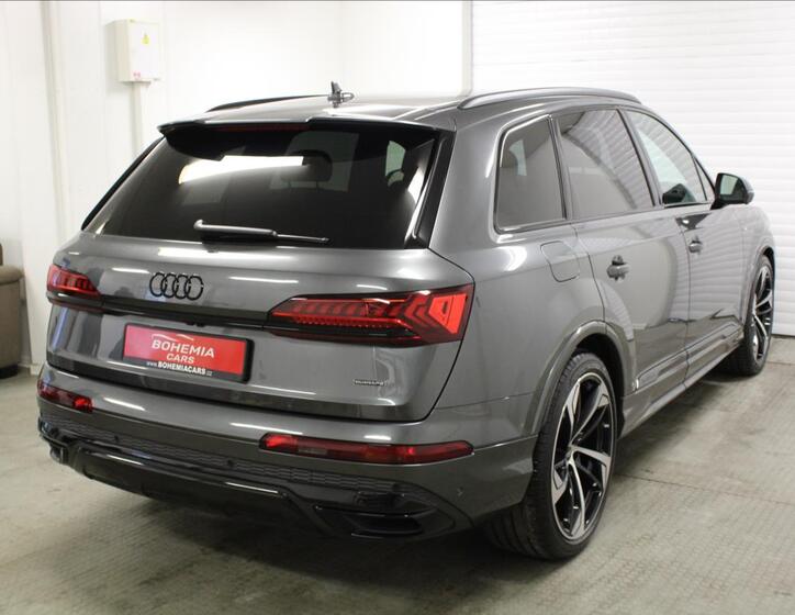 Audi Q7 4