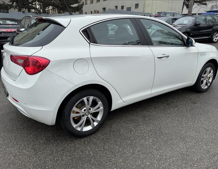 Alfa Romeo Giulietta 10