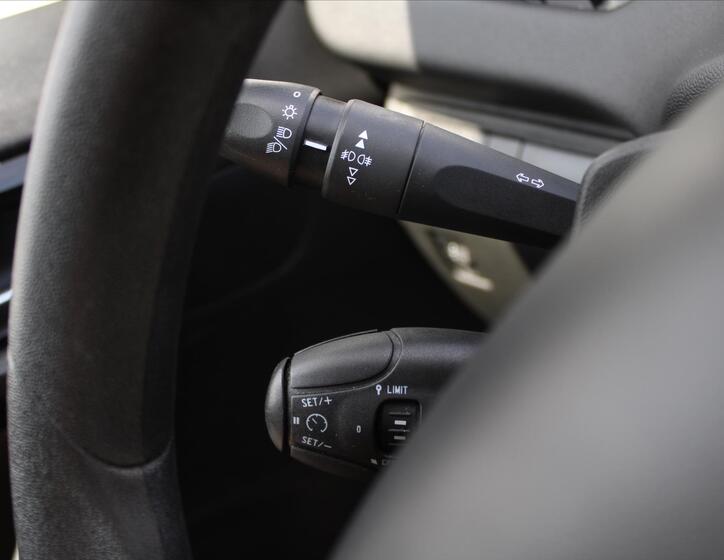 Peugeot 208 13