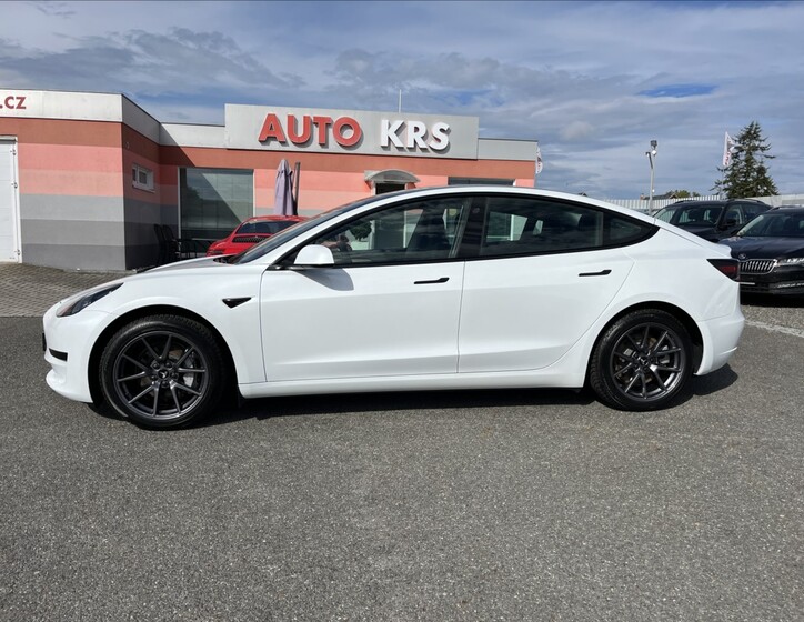 Tesla Model 3 10