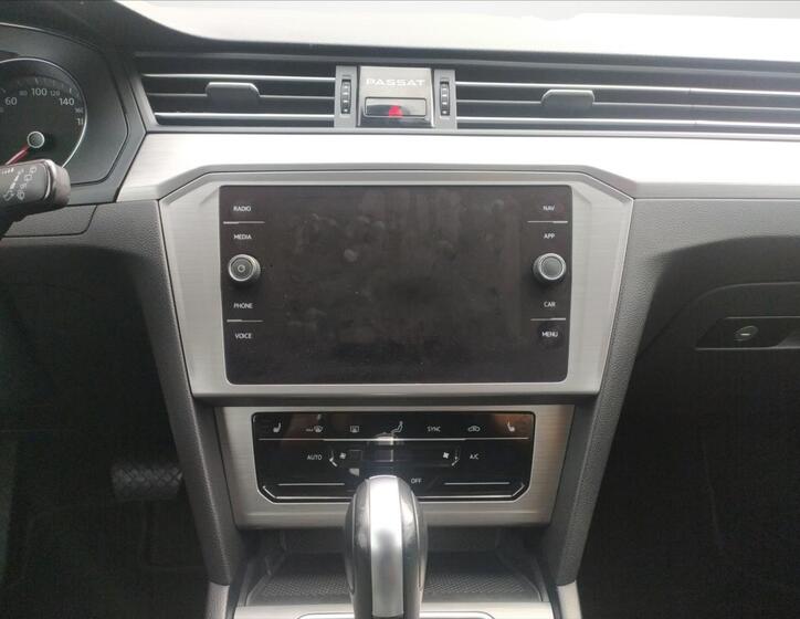 Volkswagen Passat 10