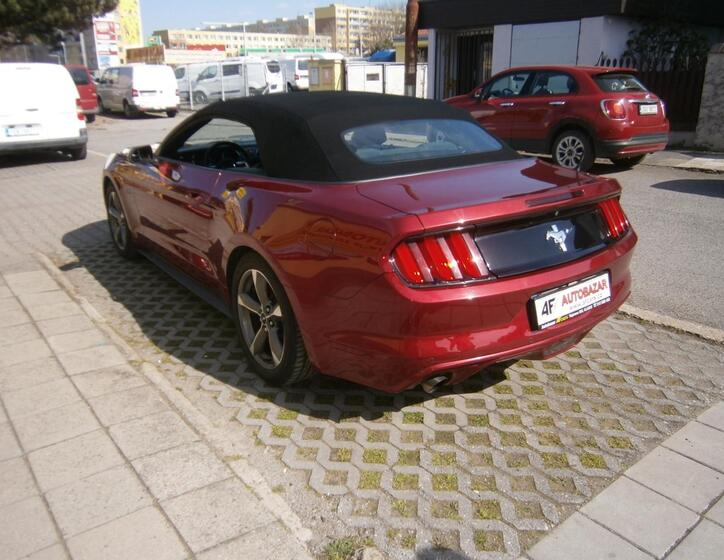Ford Mustang 4