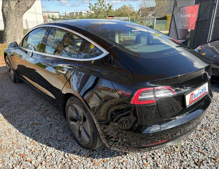 Tesla Model 3 4