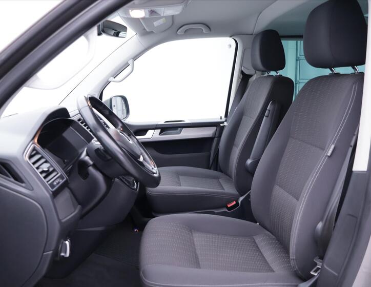 Volkswagen Multivan 13