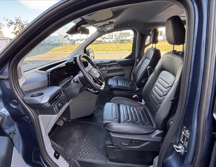 Ford Tourneo Custom 18