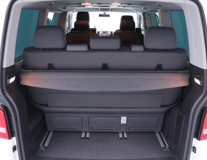 Volkswagen Multivan 10