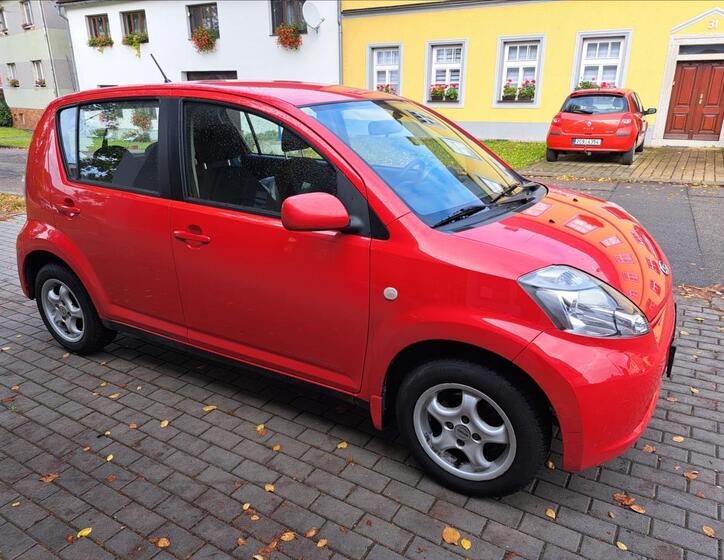 Daihatsu Sirion 16