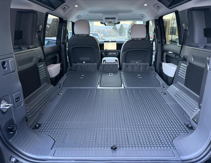 Land Rover Defender 30