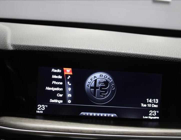Alfa Romeo Stelvio 40