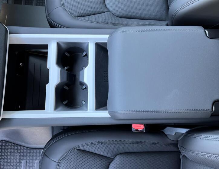 Land Rover Defender 29