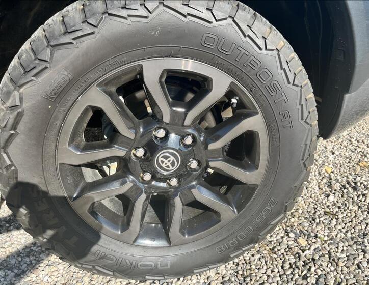 Toyota Hilux 25