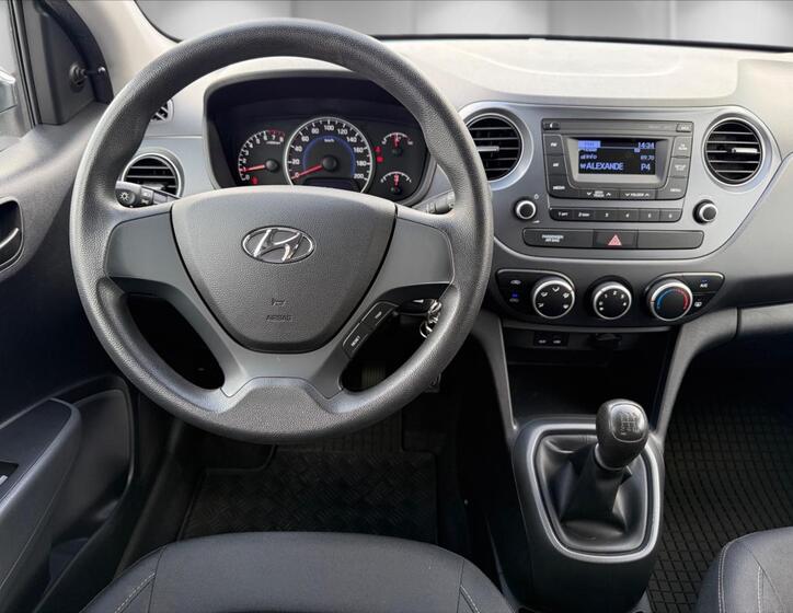 Hyundai i10 15