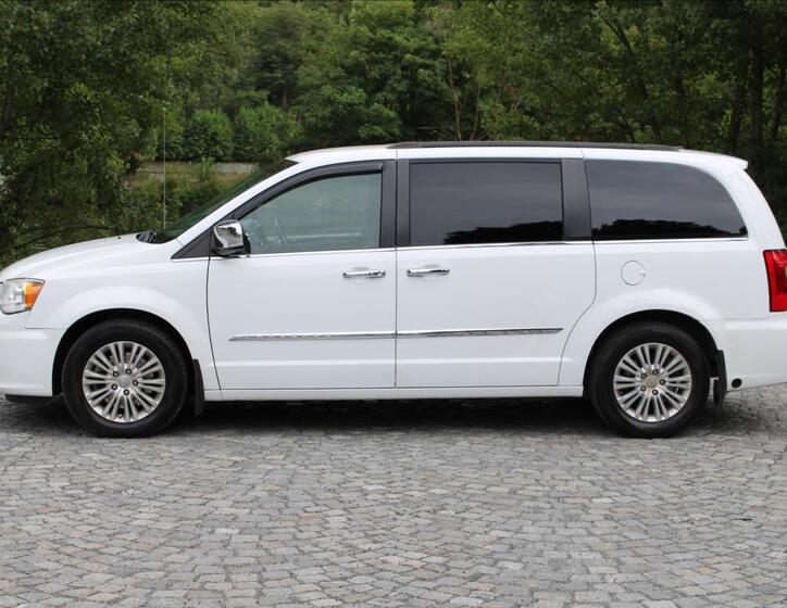 Chrysler Town & Country 6