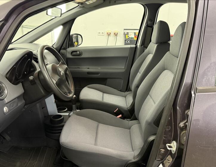 Mitsubishi Colt 8